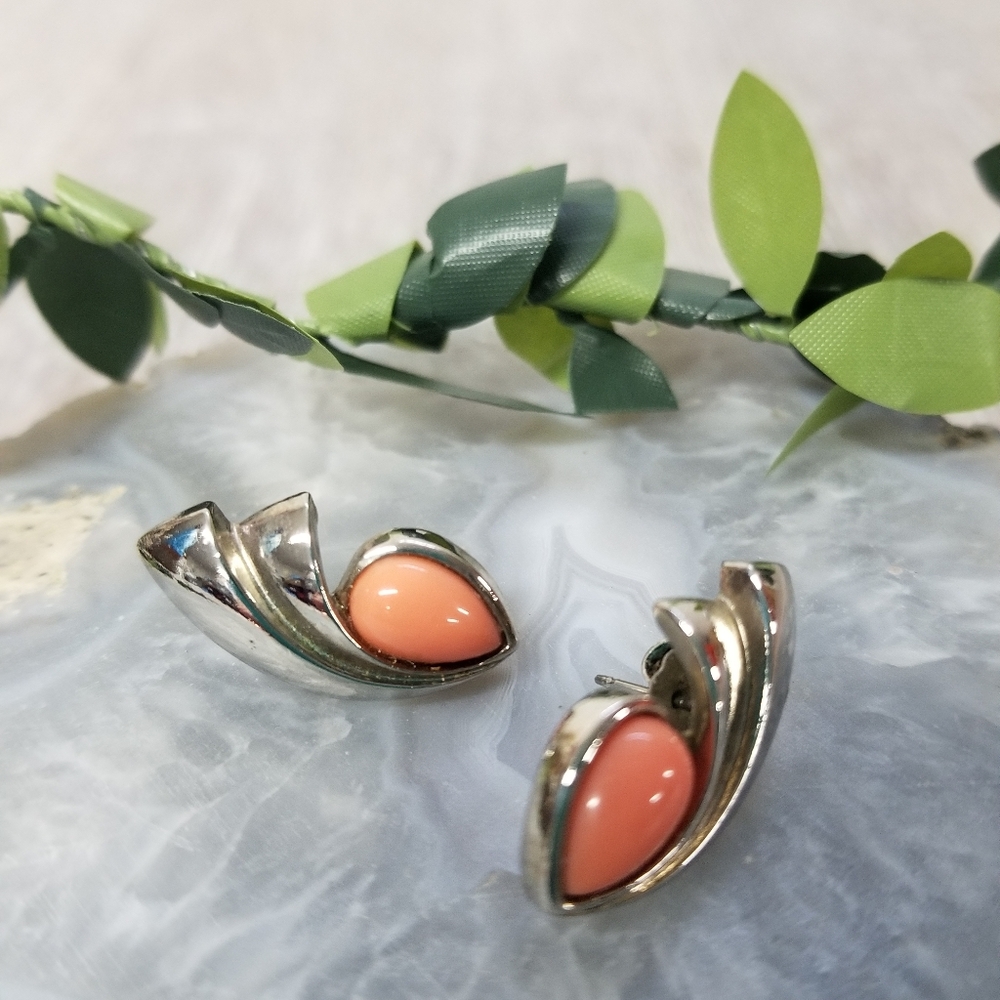 Vintage Avon earrings - Picture 2 of 4